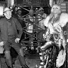 Flamboyant wrestler Adrian Street dies at 82