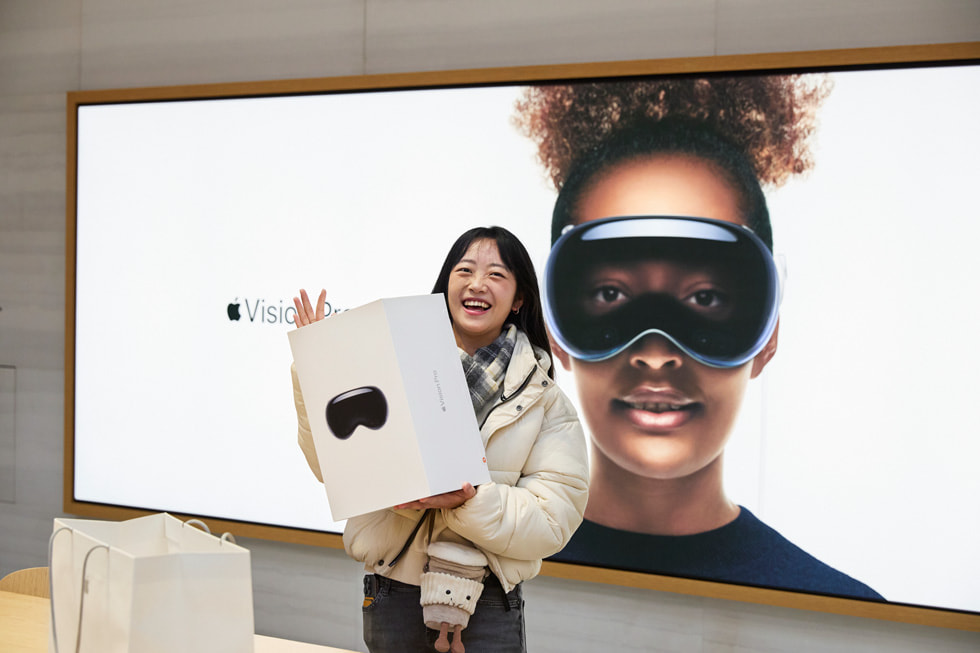 Apple Vision Pro arrives Apple Store in U.S.