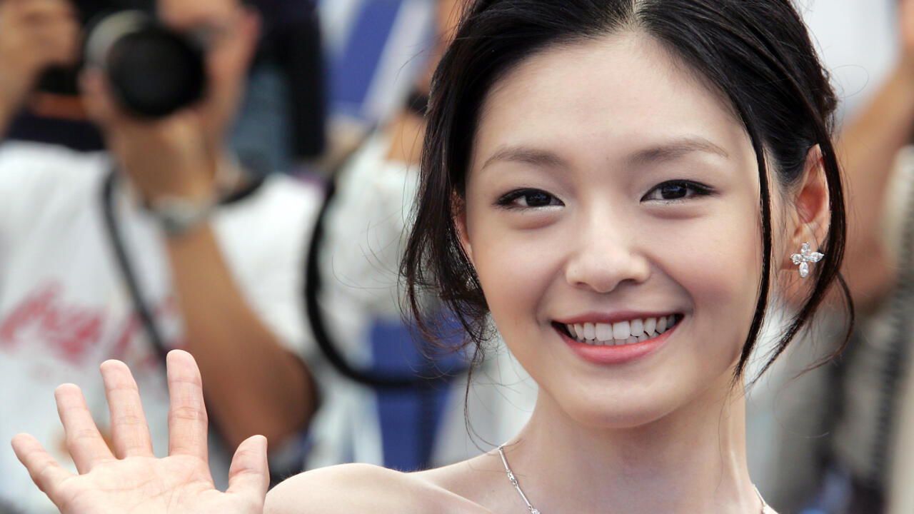 Taiwanese star Barbie Hsu dies aged 48 of flu