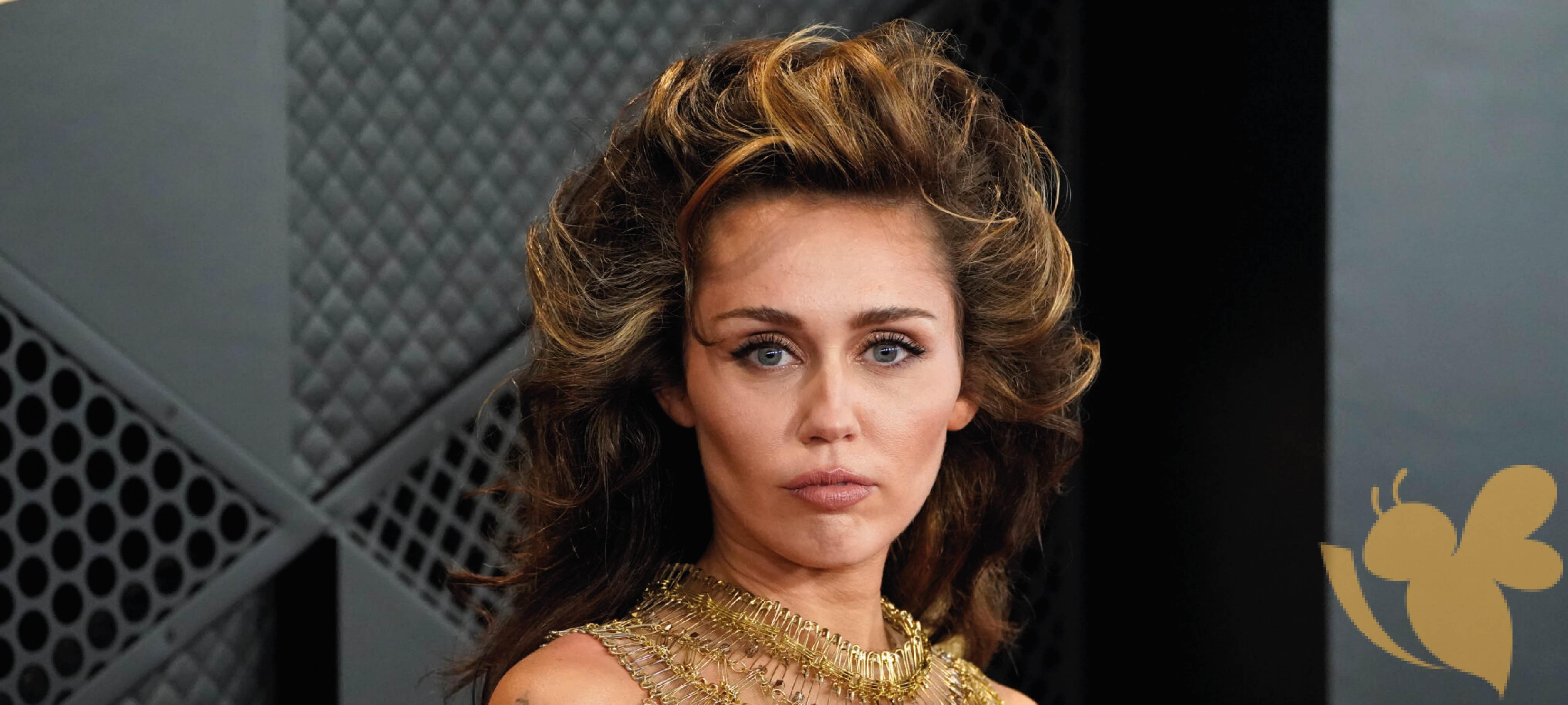 Miley Cyrus stunning style at Grammys red carpet