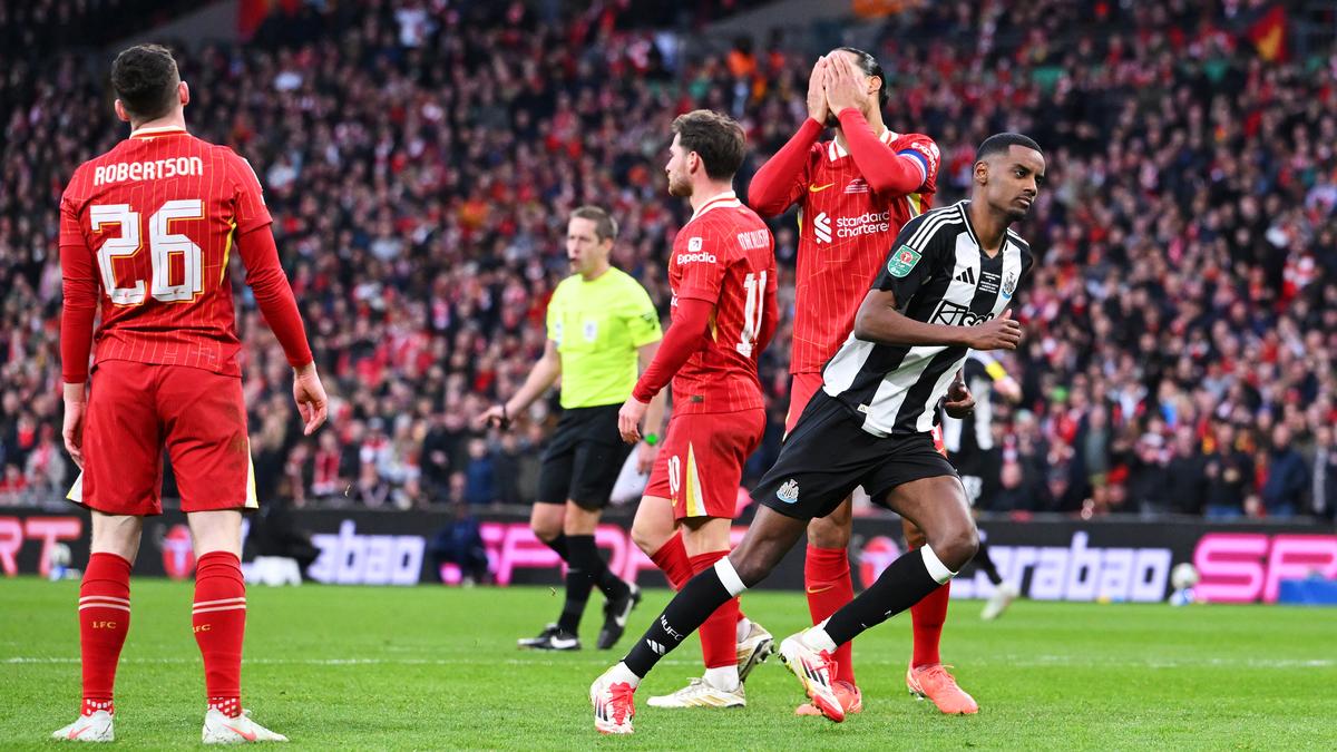 Newcastle beat Liverpool in Carabao Cup 2-1