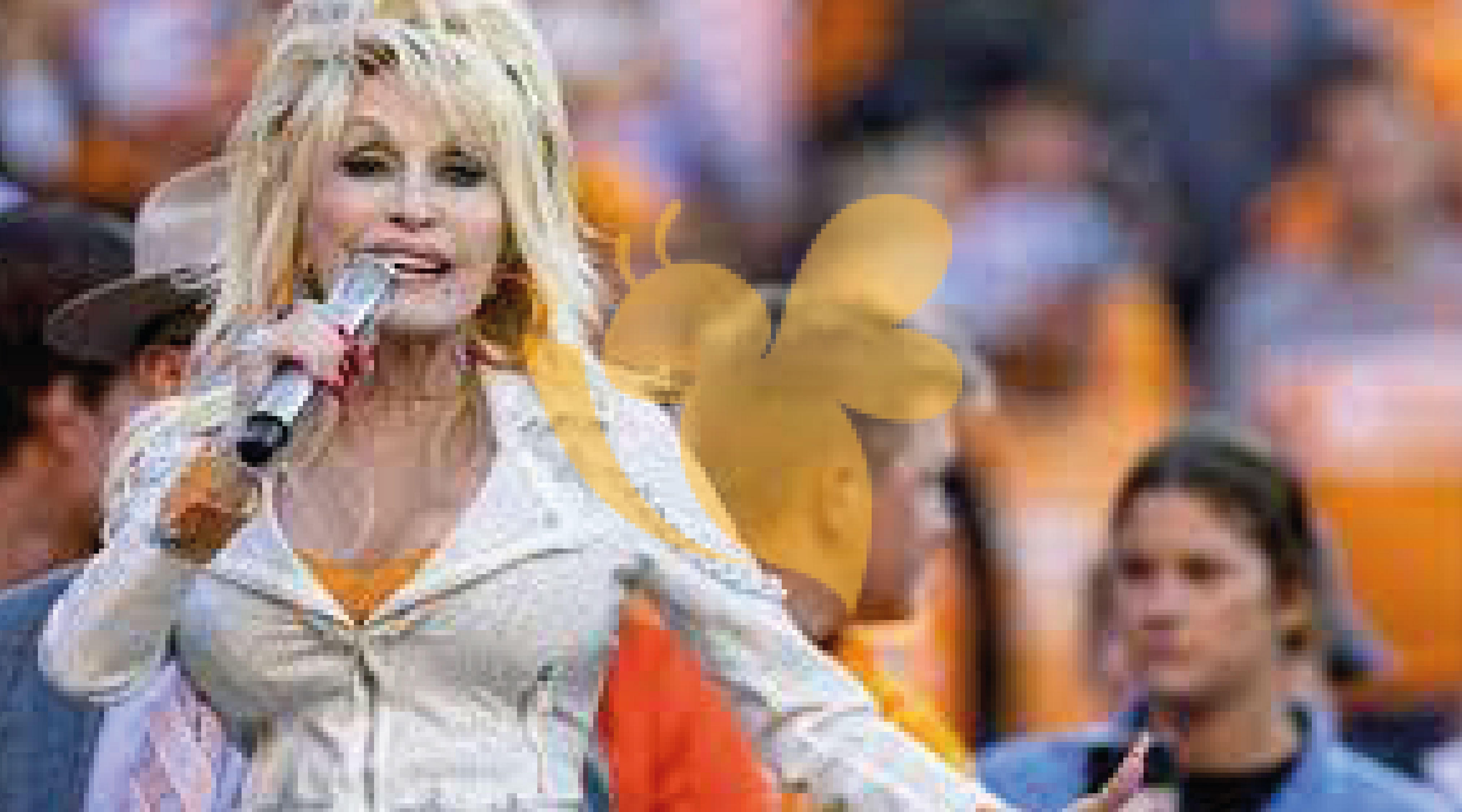 Dolly Parton sings Rocky Top at Neyland Stadium