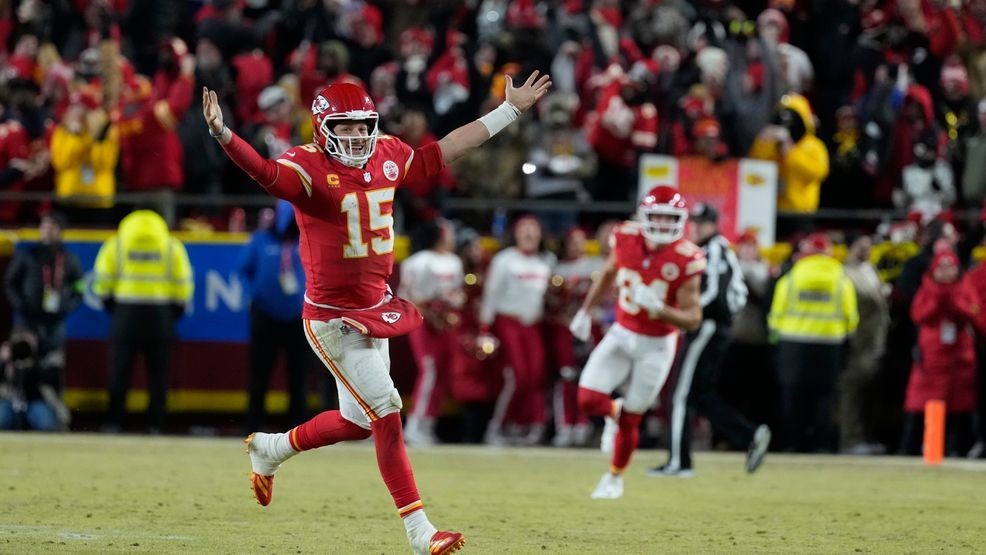 Chiefs beating Bills 32-29 in Super Bowl