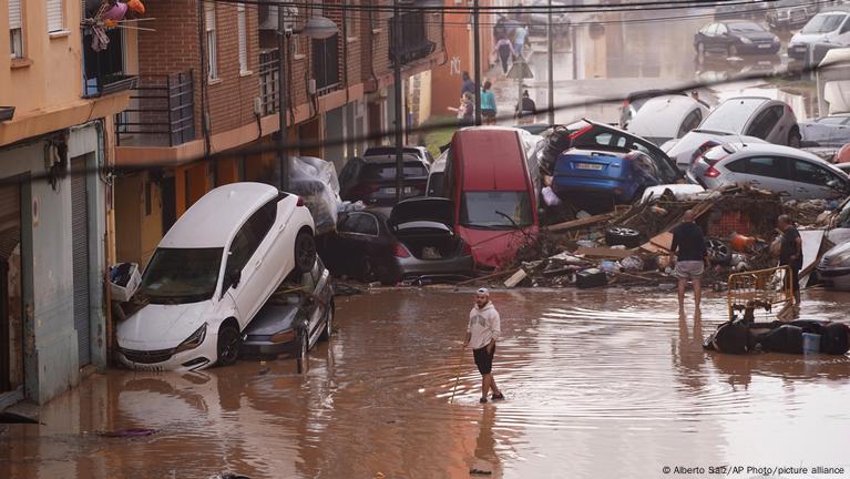 100 people killed in flooding and Rescue efforts ongoing in Spain